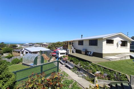 Photo of property in 16 Semple Street, Kakanui, Oamaru, 9495