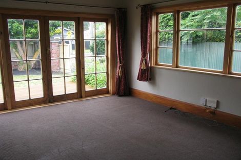 Photo of property in 60 Sandwich Road, Beckenham, Christchurch, 8023