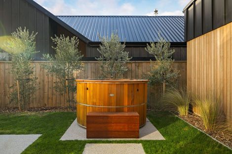 Photo of property in 69 Howden Drive, Jacks Point, 9371