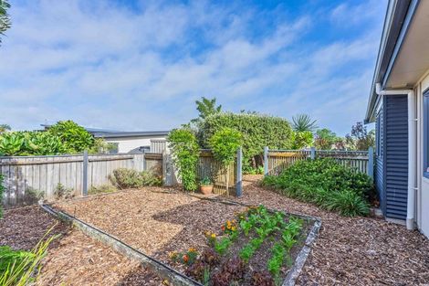 Photo of property in 148 Field Way, Waikanae Beach, Waikanae, 5036
