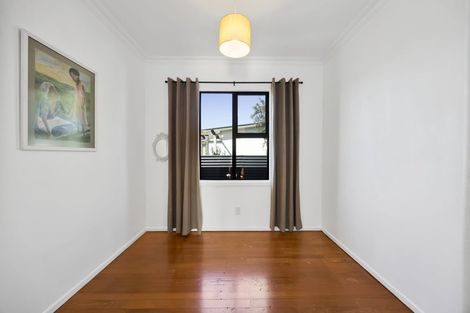 Photo of property in 11 Galt Street, Hawera, 4610