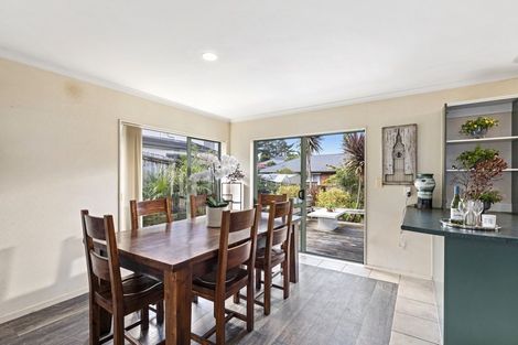 Photo of property in 10 Kumar Place, The Gardens, Auckland, 2105