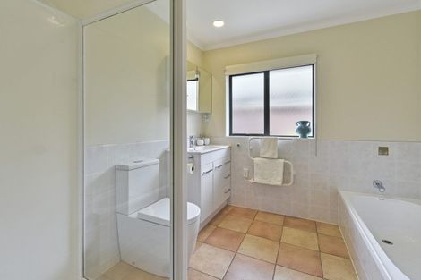 Photo of property in 4 Croftview Road, Wattle Downs, Auckland, 2103