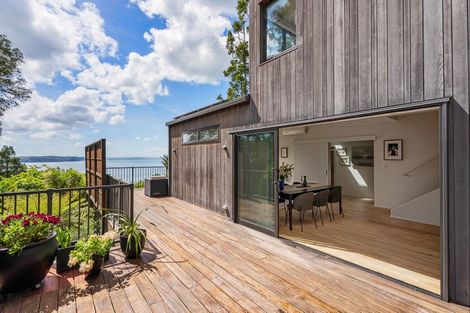 Photo of property in 64 Otitori Bay Road, Titirangi, Auckland, 0604