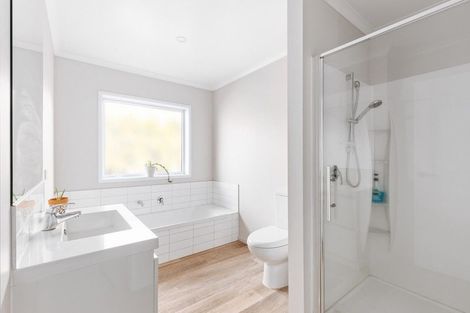 Photo of property in 2 Mckenna Lane, Omokoroa, 3114