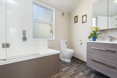 Photo of property in 62f Poplar Grove, Whalers Gate, New Plymouth, 4310