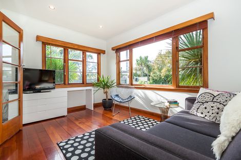 Photo of property in 72 Heretaunga Street, Palmerston North, 4414