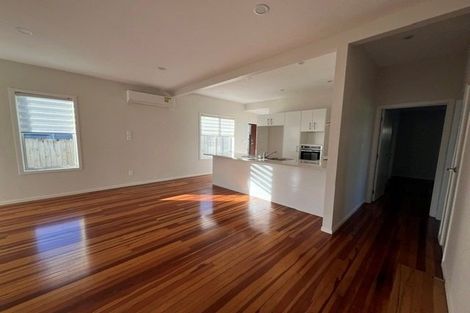 Photo of property in 41 Clayburn Road, Glen Eden, Auckland, 0602
