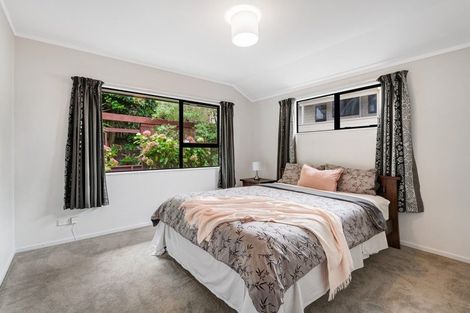 Photo of property in 32 Unsworth Drive, Unsworth Heights, Auckland, 0632