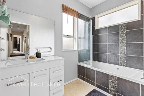 Photo of property in 2b Matama Road, Glen Eden, Auckland, 0602