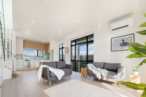 Photo of property in 14b York Road, Papatoetoe, Auckland, 2104