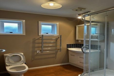 Photo of property in 100 Flanshaw Road, Te Atatu South, Auckland, 0610