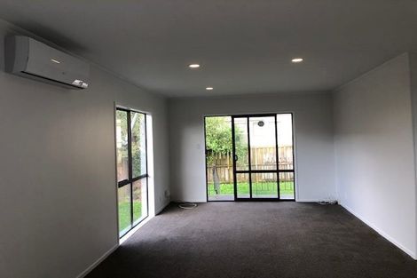 Photo of property in 2/8 Blackgate Place, Weymouth, Auckland, 2103