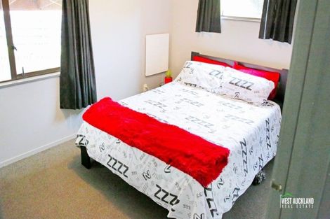 Photo of property in 2/76 Kaurilands Road, Titirangi, Auckland, 0604