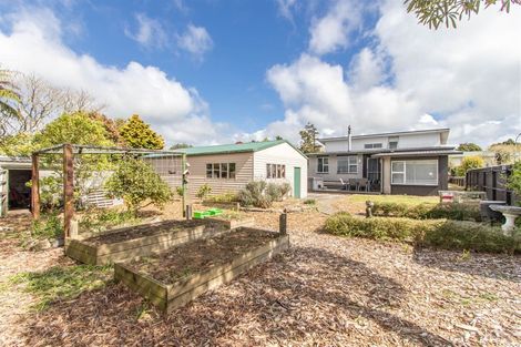 Photo of property in 6 Kowhai Street, Inglewood, 4330