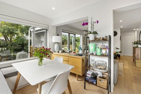 Photo of property in 4/22 North Avenue, Narrow Neck, Auckland, 0624