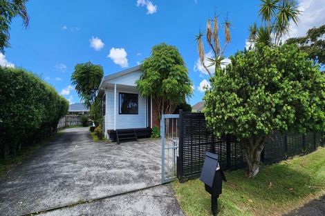 Photo of property in 62 West Fairway, Golflands, Auckland, 2013