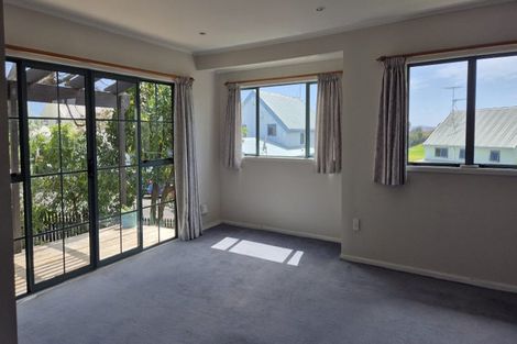 Photo of property in 2/485 Don Buck Road, Massey, Auckland, 0614