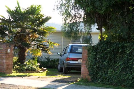 Photo of property in 14 Raglan Street, Mangere East, Auckland, 2024