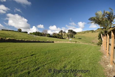 Photo of property in 26 Oxford Street, Whakapirau, 0583