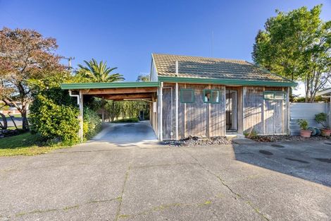 Photo of property in 18 Howard Road, Taradale, Napier, 4112