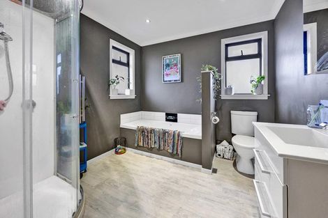 Photo of property in 16 Caplen Street, Hawera, 4610