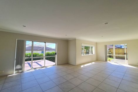 Photo of property in 18 Laurel Oak Drive, Schnapper Rock, Auckland, 0632
