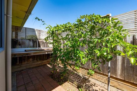 Photo of property in 30 Moulton Street, Moturoa, New Plymouth, 4310