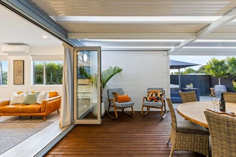 Photo of property in 6 Andre Rise, Stanmore Bay, Whangaparaoa, 0932