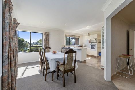 Photo of property in 34 Greenwood Place, Fitzherbert, Palmerston North, 4410