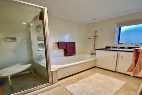 Photo of property in 100 Chester Road, Tawa, Wellington, 5028