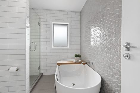 Photo of property in 11 Dudding Avenue, Northcote, Auckland, 0627