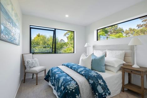 Photo of property in 1 Rengarenga Rise, Fairview Heights, Auckland, 0632