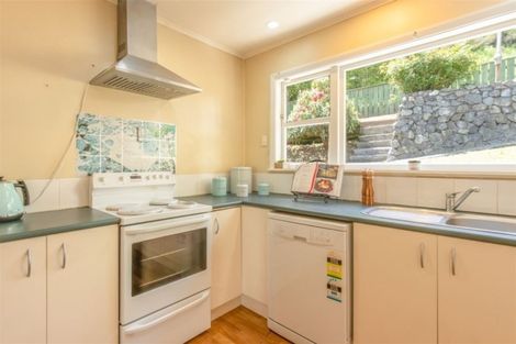 Photo of property in 17 Omega Street, Newlands, Wellington, 6037