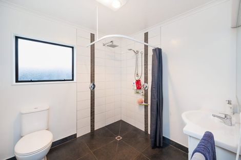 Photo of property in 77 Pacific Drive, Fitzherbert, Palmerston North, 4410