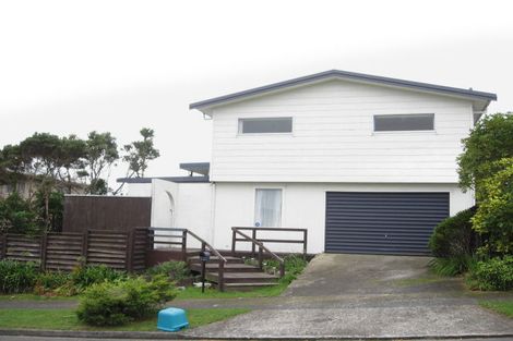 Photo of property in 14 Chetwode Grove, Newlands, Wellington, 6037