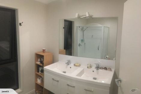 Photo of property in 29 Deverell Place, Northcross, Auckland, 0632