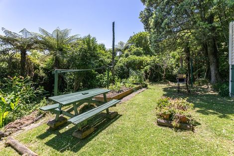 Photo of property in 80 Oxford Terrace, Coromandel, 3506