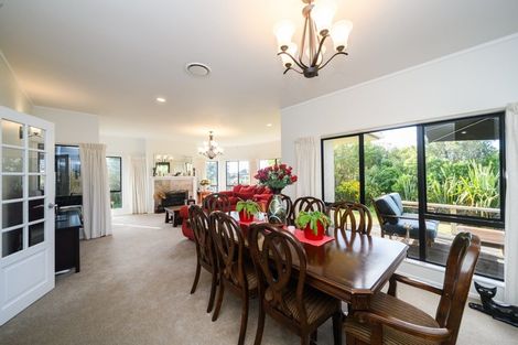 Photo of property in 121 Summerhill Drive, Fitzherbert, Palmerston North, 4410