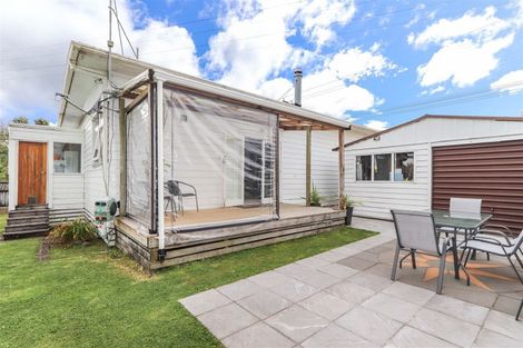 Photo of property in 2 Carrington Street, Inglewood, 4330