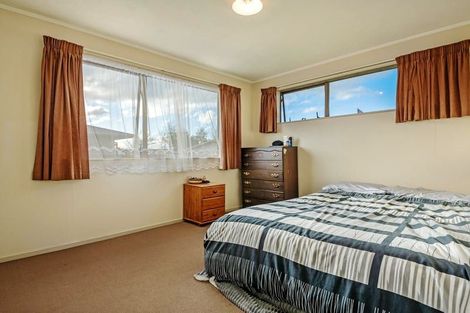 Photo of property in 9 Colonial Place, Kelvin Grove, Palmerston North, 4414