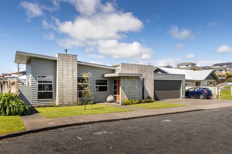 Photo of property in 4 Neve Place, Strandon, New Plymouth, 4312