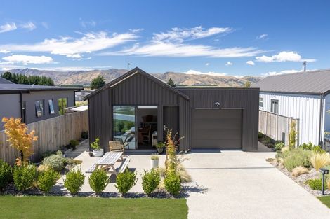 Photo of property in 30 Mount Creighton Crescent, Wanaka, 9305