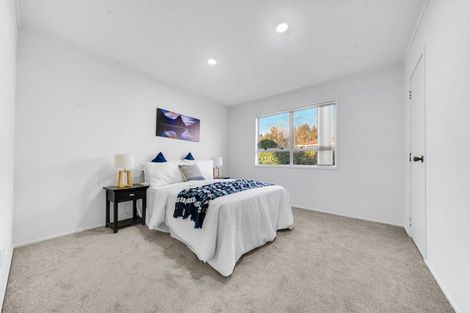 Photo of property in 8 Pukeroa Place, Papakura, 2110