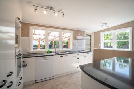 Photo of property in 28 Oxford Street, Hokowhitu, Palmerston North, 4410