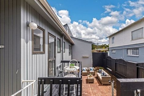 Photo of property in 2/18 Wernham Place, Northcote, Auckland, 0626