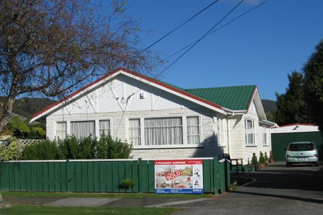 Photo of property in 8a Derwent Lee Grove, Epuni, Lower Hutt, 5011