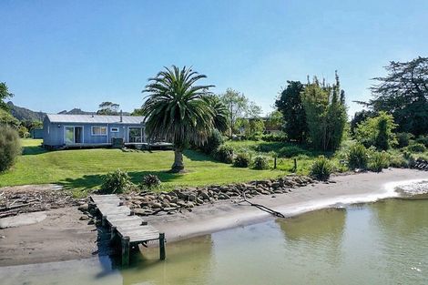 Photo of property in 14 Monkhouse Street, Tolaga Bay, 4077