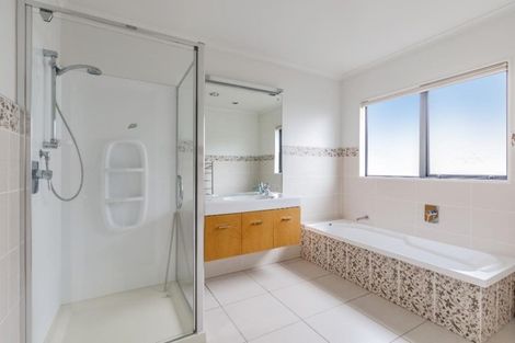 Photo of property in 42 Oakway Drive, Schnapper Rock, Auckland, 0632