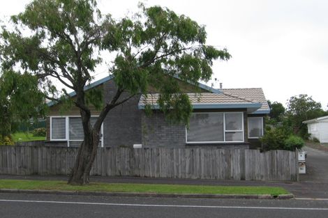 Photo of property in 6 Bolton Street, Blockhouse Bay, Auckland, 0600